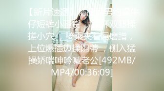 睡衣单腿黑丝极品女神下海，细长美腿夹着振动棒足交，掰穴特写超粉嫩