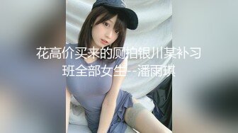 某高校女宿舍窗外偷拍好几个女学生洗澡,学校真抠门舍不得给女生宿舍装窗 (2)