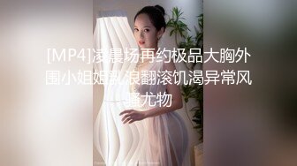 南京烈女妖TS上莓 性感小蛮腰火烈嘴唇，握着大长鸡巴猛烈摇甩，这架势一般直男招不住啊！