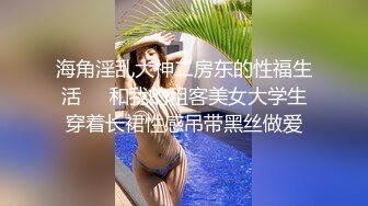 性感吊带睡衣红唇少妇居家夫妻啪啪，黑色丝袜扛起双腿抽插，掰穴舔逼骑上来自己动，搞完不爽自己按摩器自慰