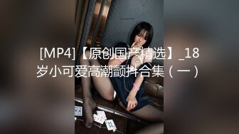 背纹身萌萌哒双马尾美妞，无聊和炮友来一炮，特写深喉吸吮很卖力