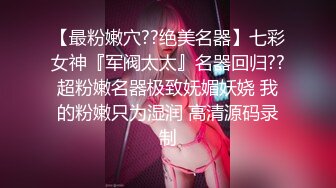 勾引了一位风韵妈妈，我们见面很开心，少妇特爱笑，含着我的鸡巴感觉得到妈妈特别温柔，口得很舒服射地多多