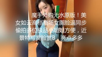 【新片速遞】&nbsp;&nbsp;爱唱歌的女主播户外激情大秀，穿着性感的骚肚兜户外唱歌直播给狼友看，跟狼友互动漏着骚奶子边唱边揉精彩刺激[555MB/MP4/36:51]