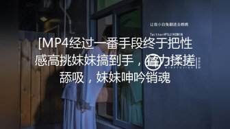 女神姐妹花【无敌兔兔】双女诱惑，牛仔短裤极品美腿，夹着头舔骚逼，跳蛋震动假屌骑坐深插