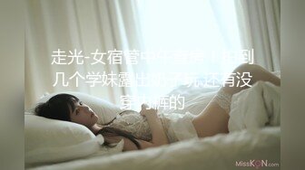 [MP4/ 972M]&nbsp;&nbsp;黑丝美腿18小萝莉，被小哥无情输出，摄影小哥旁边观战，掏出奶子拉扯奶头