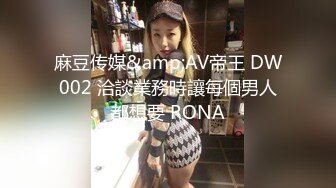 大奶女王魅色夫人SM调教黑丝女奴 脚踏无毛嫩逼还往里面塞了不少小番茄