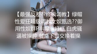 金发美女刚刚洗完澡展示自己的身材