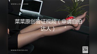 商场女厕 偷拍珠宝柜台的极品黑丝美女职员 BB还很嫩