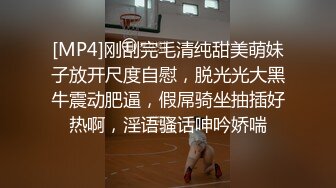 长发及腰烈焰红唇新人小姐姐，解开睡衣搔首弄姿