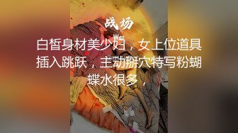 学校女厕偷拍漂亮学妹 想把手机伸进去拍她的脸 被发现了来一脚 辛亏躲的快不然摄像头都踢坏了