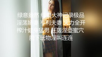 环境简陋姐弟居家乱伦操逼，肥水不留外人田，直呼真会完，舔的弟弟很舒服，掰开姐姐骚穴特写，第一视角猛操舒服了