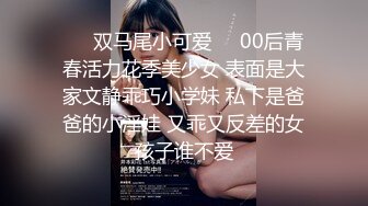 露脸清纯反差小母狗『屁小六』粉粉的小狗，爸爸快来认领一下~水上露出有陌生男子摸我奶奶有点尴尬