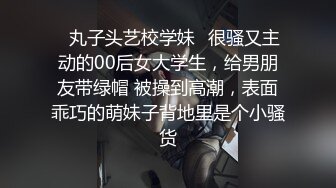 身材超棒的小妞，带着口罩看着颜值也很高，完美身材床上被两大哥各种蹂躏抽插，干到冒白浆快哭了姐妹在旁边