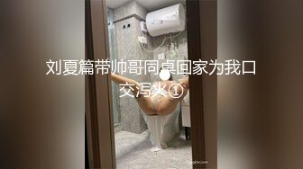 金色头发女神几乎无法适应那个巨大的粗黑肉棒