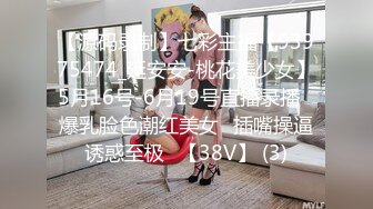 38E怪我咯紫色头发网红脸美女，撩起衣服揉搓大奶子，掰穴特写翘着屁股非常诱人