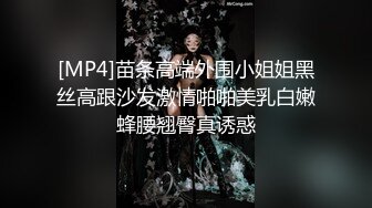 一脸呆萌00后妹妹！情趣装短裙！扭腰摆臀露奶子，无毛嫩穴用笔插入，特写视角极度诱惑