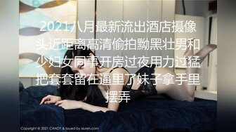 聊很久的美女今天终于约出来了,沙发上舔到她欲死欲仙,拔出大屌无套猛操