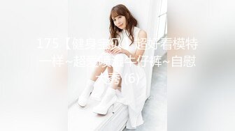 比较有韵味的轻熟女发骚诱惑狼友，丝袜情趣听狼友指挥展示，道具不停抽插大黑笔浪叫不止，掰开看特写别错过