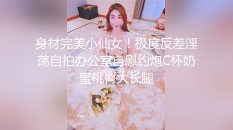 ❤️❤️一头红发眼镜美女，抬起大长腿站立操，插的水声哗哗，边打电话边被操，美女太骚了