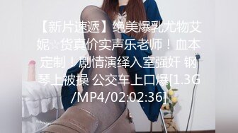 真实夫妻居家玩弄媳妇的逼逼给狼友看，掰开小穴展示无套插入媳妇的逼逼漏出骚奶子爆草抽插，嫂子差点露脸了