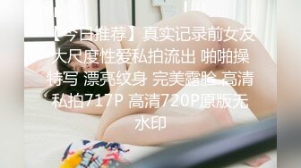 路边公厕偷窥高跟美少妇一边抽烟一边嘘嘘